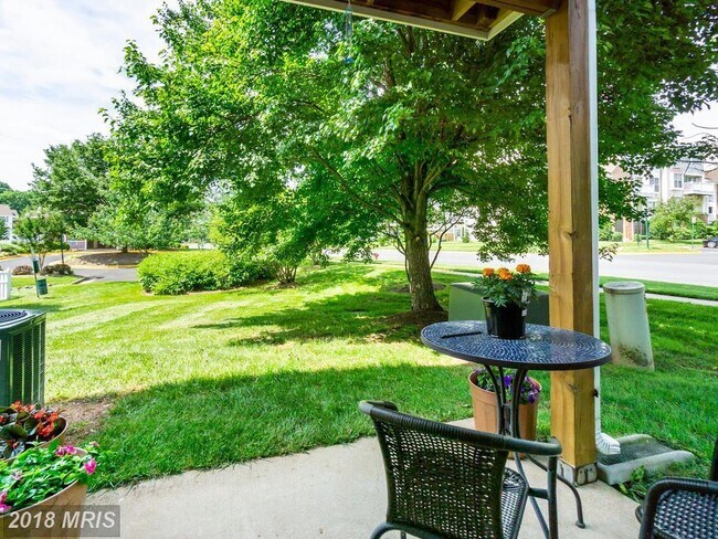 Building Photo - 46998 Courtyard Sq