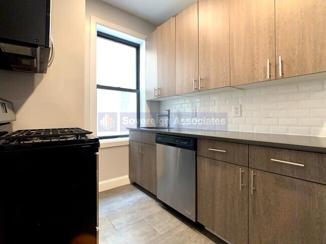 Foto del edificio - 184 Nagle Ave