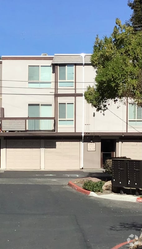 Building Photo - 2033 Sierra Rd