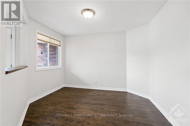 Building Photo - 7 Robarts Crescent