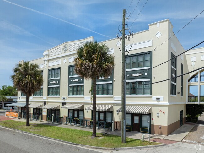 Edificio - 3rd & Main