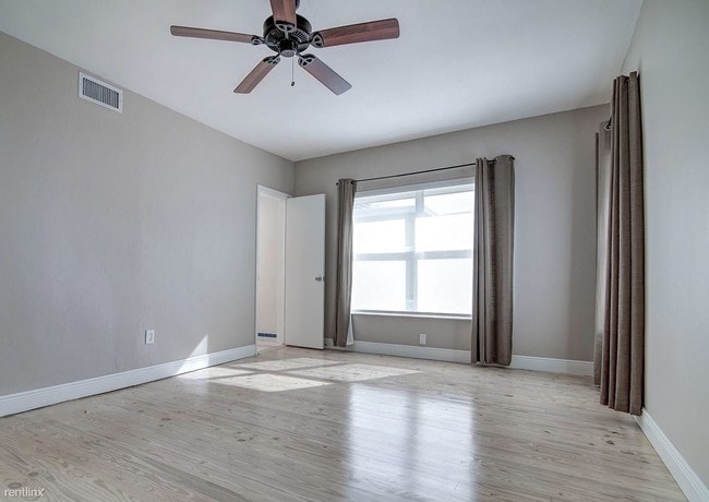 Building Photo - 2 br, 2 bath  - 9440 Collins Ave Bay Harbor