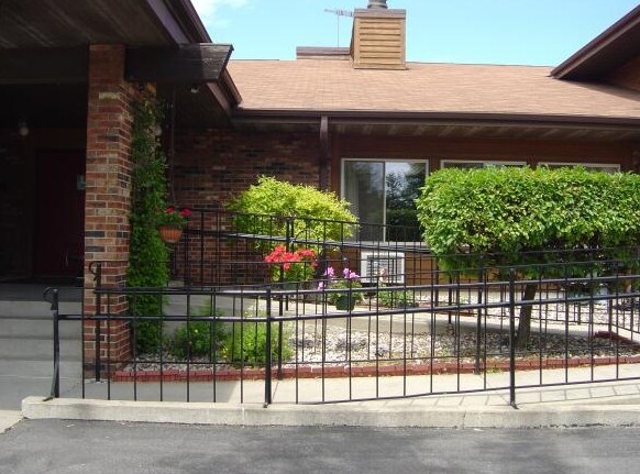 Primary Photo - Hearthside Commons Apartments