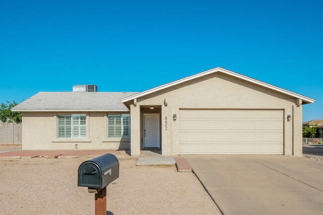 Building Photo - 8402 S 15th Way