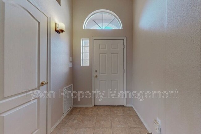 Building Photo - 10420 Calle Hermosa Ct NW