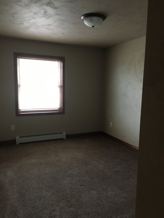 Building Photo - 3115 W Glenpark Dr