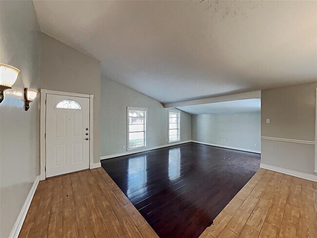 Building Photo - 16719 Cairnleigh Ct