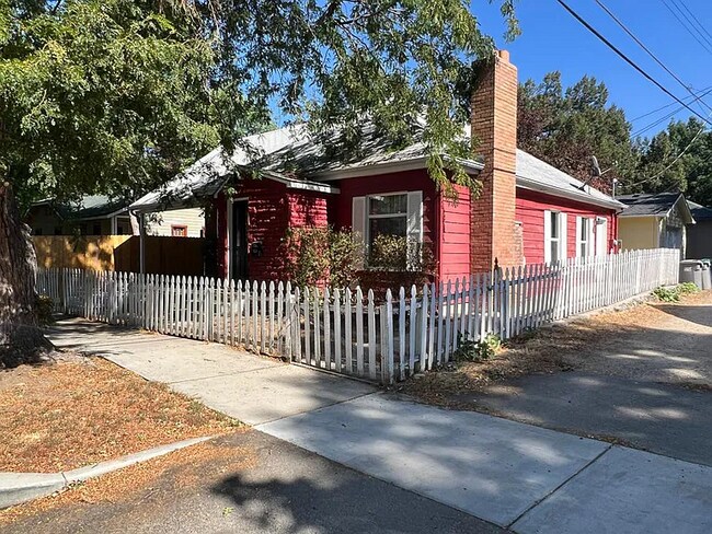 Building Photo - 1210 N 10th St