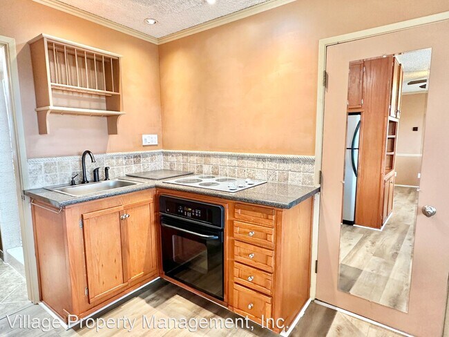 Building Photo - Studio, 1 bath House - 1330 Knoll Park Lan...