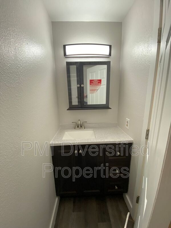 Foto del edificio - 1050 12th St