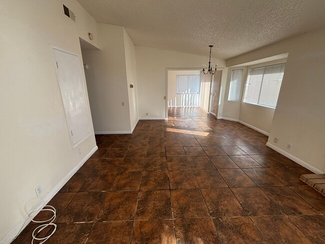 Building Photo - 1912 N Western Ave