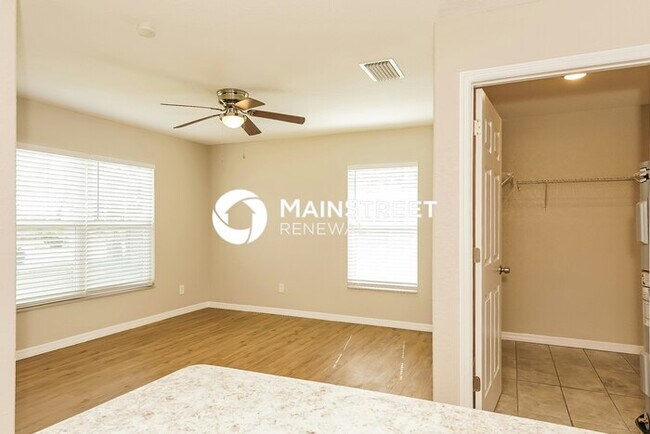 Foto del edificio - 3 Bedroom Pet-Friendly Home in SANFORD, FL...