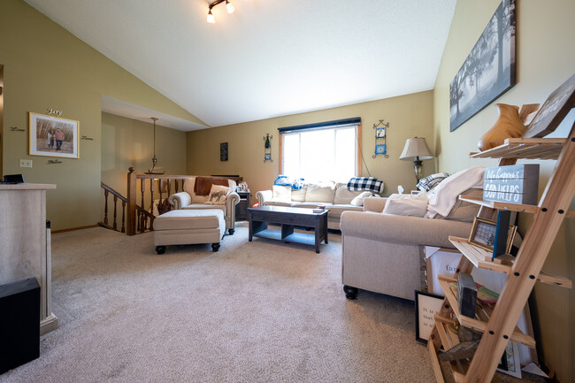 Foto del edificio - 6290 Duck Lake Rd