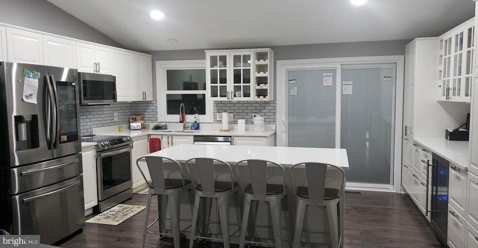Foto principal - 1385 Rollinghouse Dr