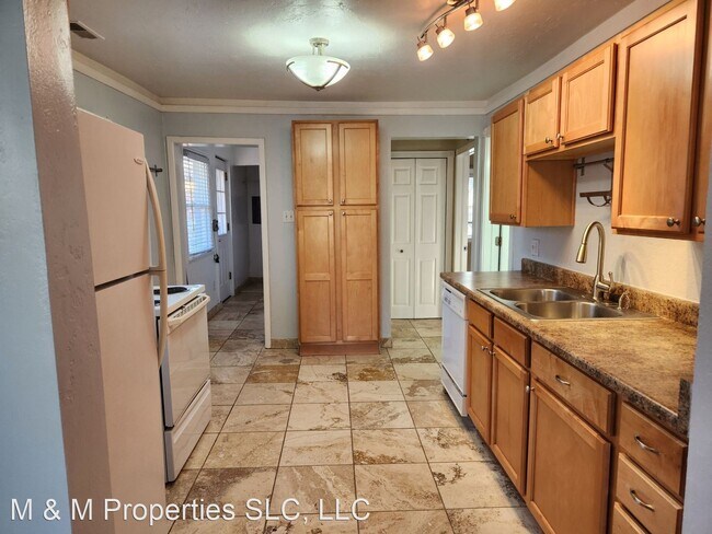 Building Photo - 3 br, 1 bath House - 2512 S 900 E