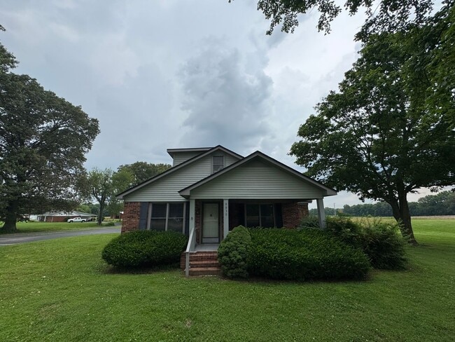 Building Photo - Prime Location! 3 Bed Home on Highway to M...
