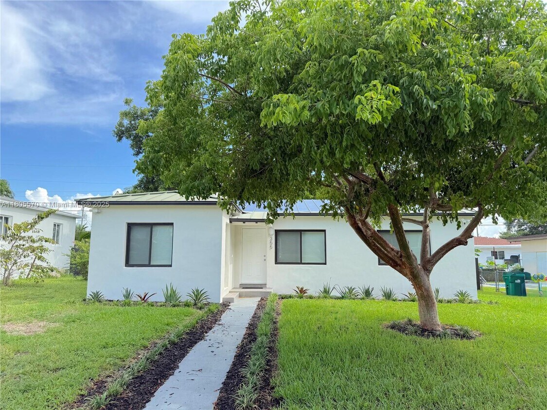 Foto principal - 355 NE 111th St