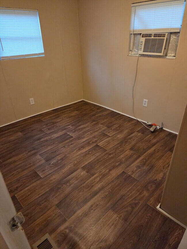 Foto del edificio - 2827 Friendly Ln