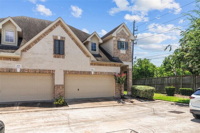 Foto del edificio - 2723 Wallingford Pnes