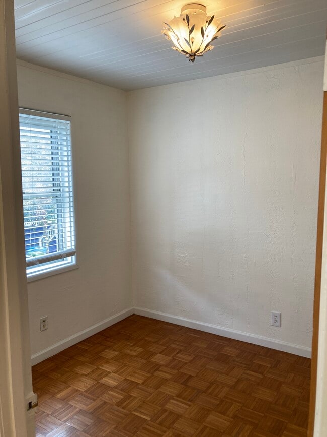 east bedroom - 436 Anderson St