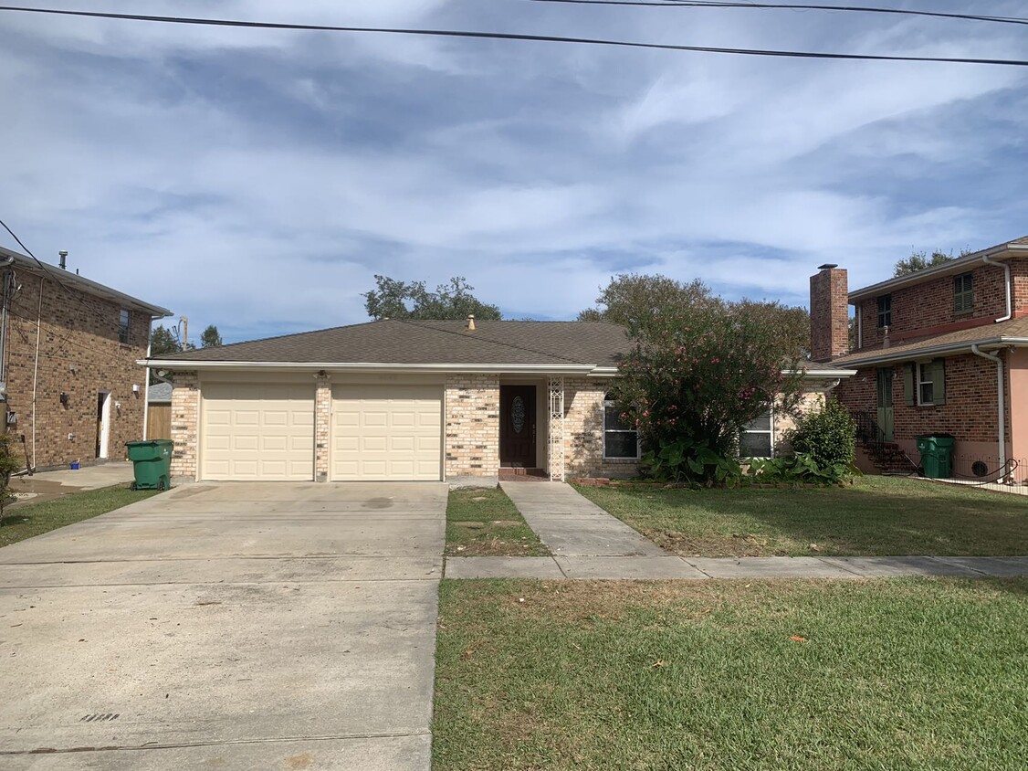 Foto principal - 4945 Avron Blvd