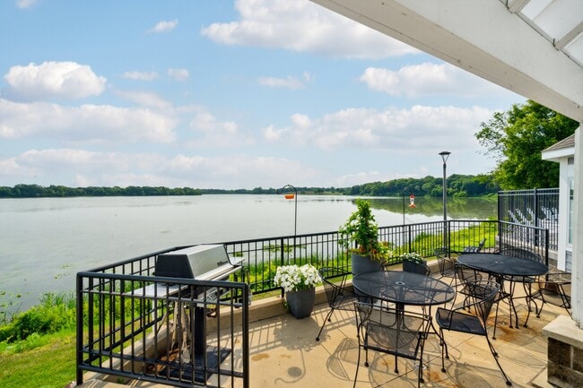 Building Photo - Hazeltine Shores