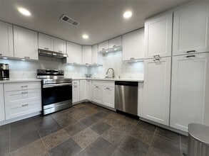 Building Photo - 637 S Ripple Creek Dr