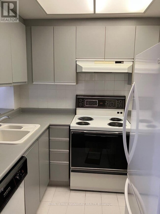 Building Photo - 7 Bishop Ave