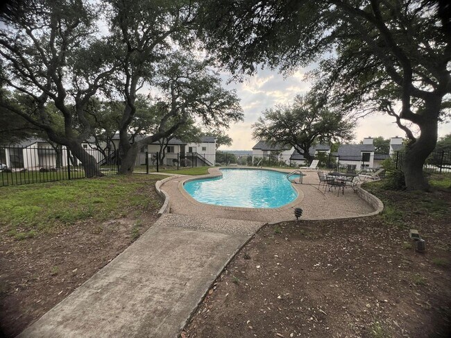 Foto del edificio - 1033 Parkview Dr