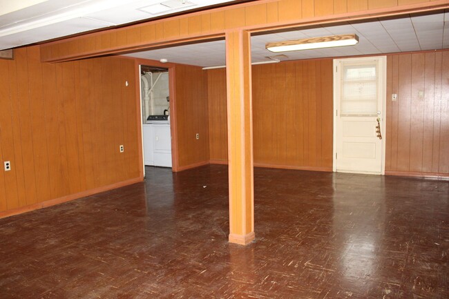 Building Photo - Single Family Home