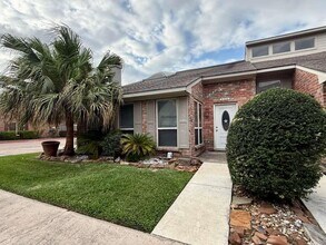 Building Photo - 9353 Westwood Village Dr