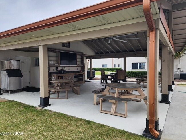 Foto del edificio - 2100 W Beach Dr