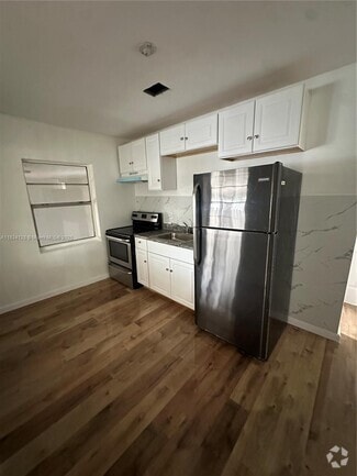 Building Photo - 4100 Palm Ave