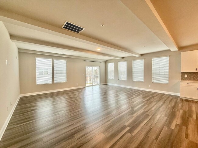 Foto del edificio - **OFFERING FIRST MONTH'S RENT FREE, $200 MOVE IN PROMOTION & REFUNDABLE APPLICATION FEES** New Co...