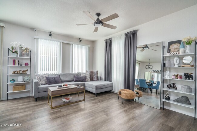 Foto del edificio - 18250 N Cave Creek Rd