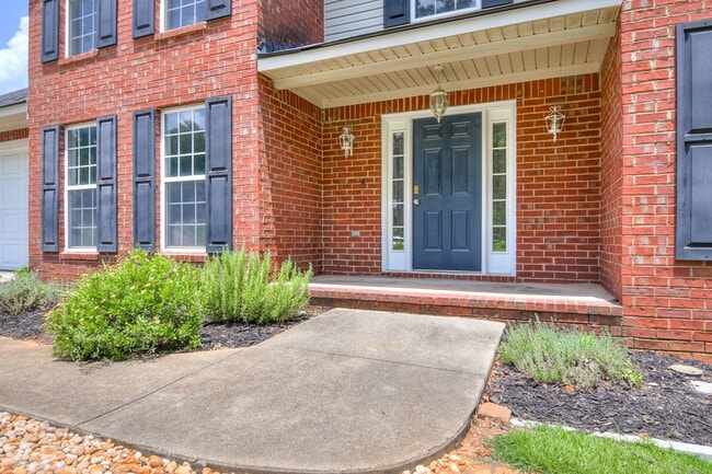 Building Photo - Beautiful Home 2 Story Brick
