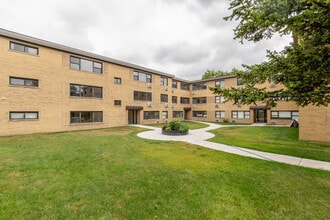 Building Photo - 6807 N Ridge Blvd