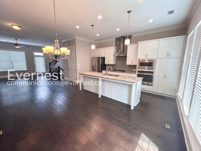 Foto del edificio - Luxury Living at its Finest: Stunning 3-Bedroom Townhouse in Townsend at Lenox Park / No Pets All...