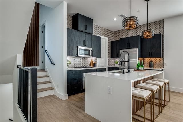 Foto del edificio - 723 W 10th St