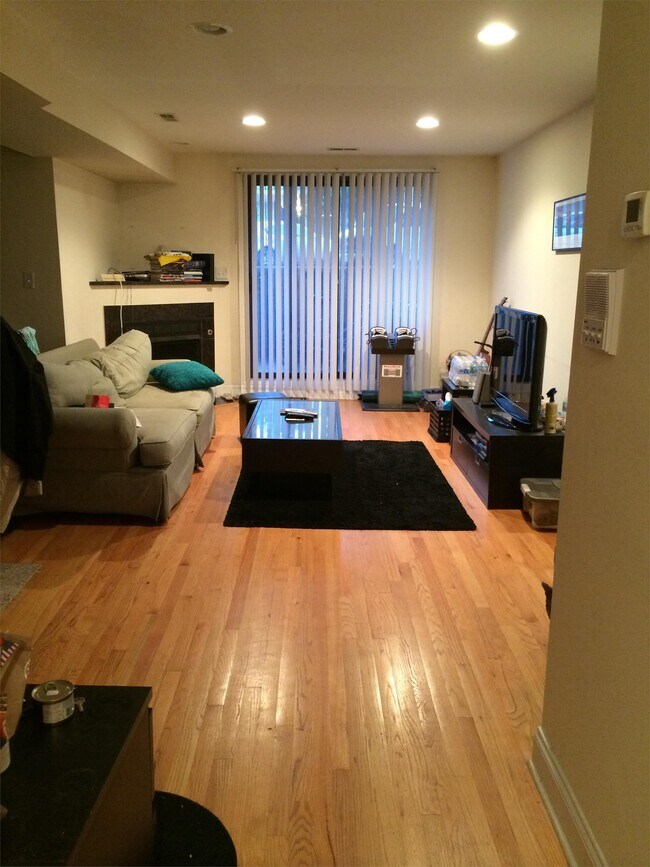 Foto del edificio - 1711 W Jarvis Ave