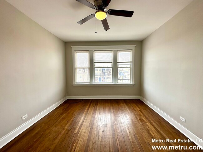 Foto del edificio - 2807 N Kedzie Ave