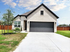 Building Photo - 513 Three Feathers Ct