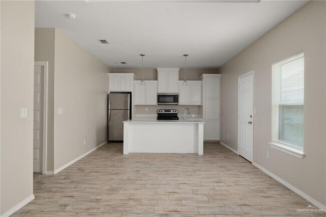 Building Photo - 1311 Petri Dr