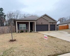 Building Photo - 380 Lilly Dr