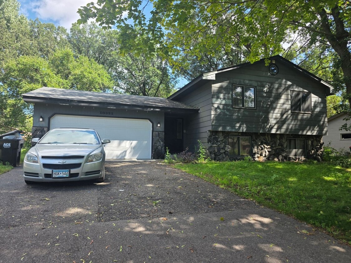 Primary Photo - Spacious 3-Bedroom Home in Coon Rapids