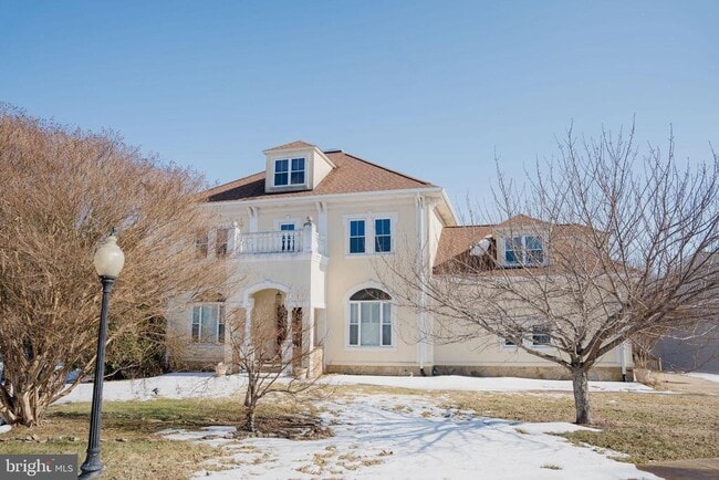 Building Photo - 6902 Tower of London Dr