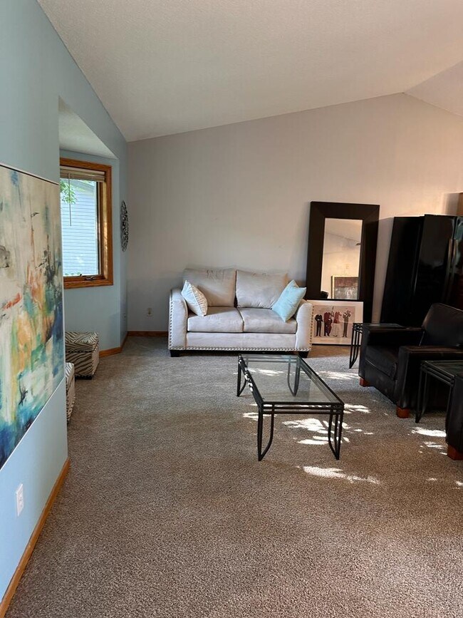 Foto del edificio - 15085 Oakcrest Ct