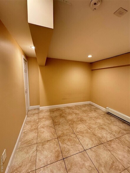 Foto del edificio - 1019 E 230th St