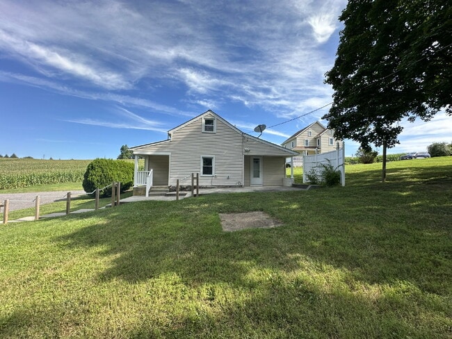 Building Photo - Quaint Single Family Home in Manchester