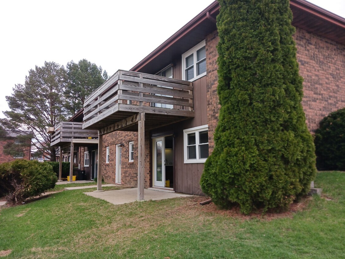 2050 Pasadena Dr Unit 3, Dubuque, IA 52001 Apartments in Dubuque, IA